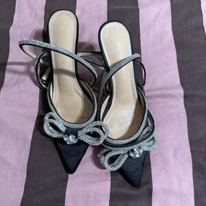 bow heels